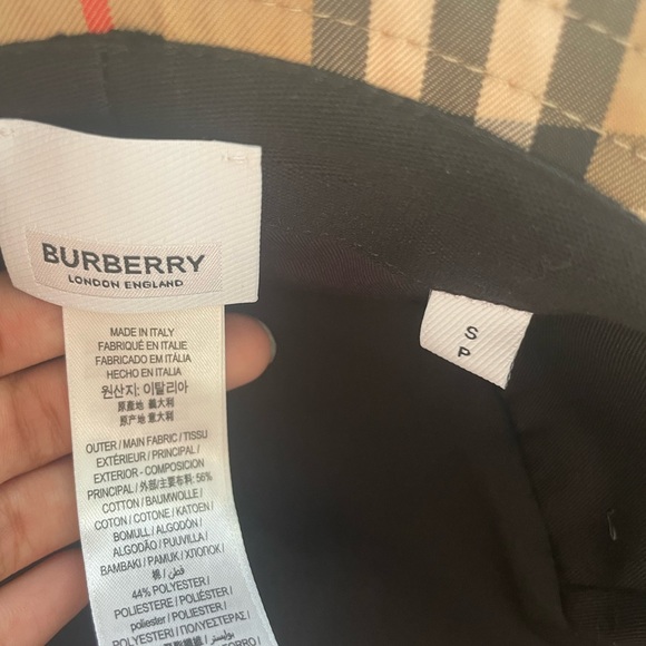 Burberry Heavy Check Panel 2 Bucket Hat - Picture 6 of 6